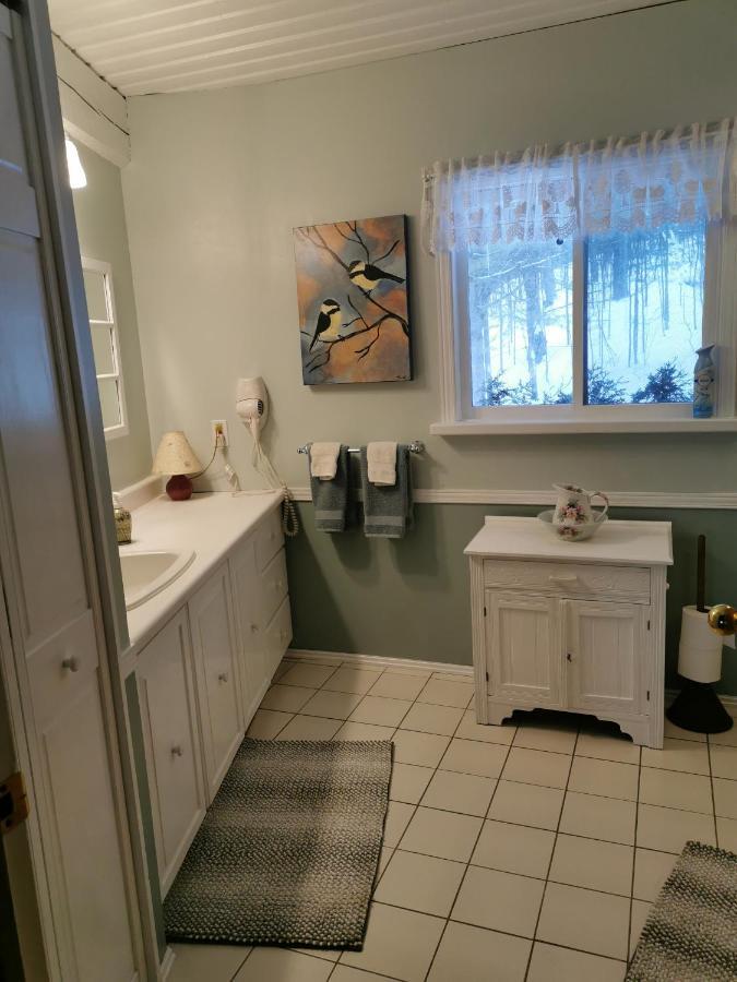 Stouffermill Bed & Breakfast Algonquin Highlands Екстериор снимка