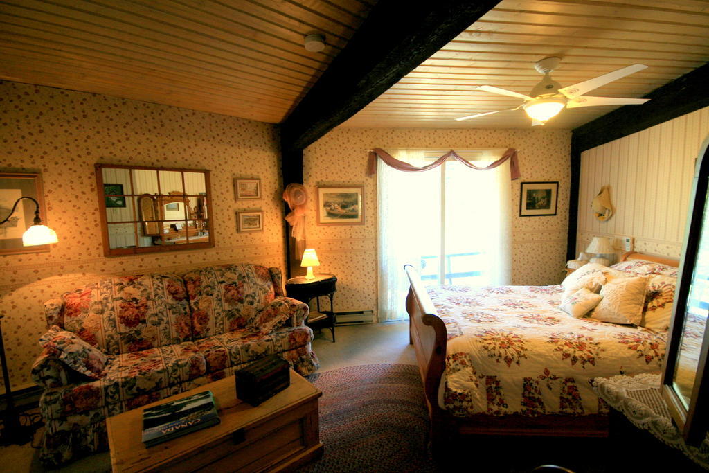 Stouffermill Bed & Breakfast Algonquin Highlands Екстериор снимка