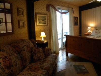 Stouffermill Bed & Breakfast Algonquin Highlands Стая снимка