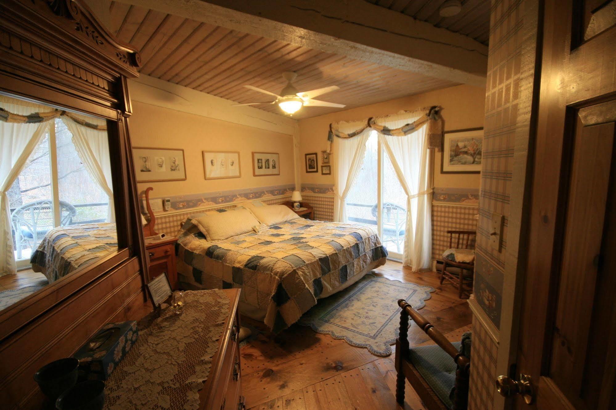 Stouffermill Bed & Breakfast Algonquin Highlands Екстериор снимка