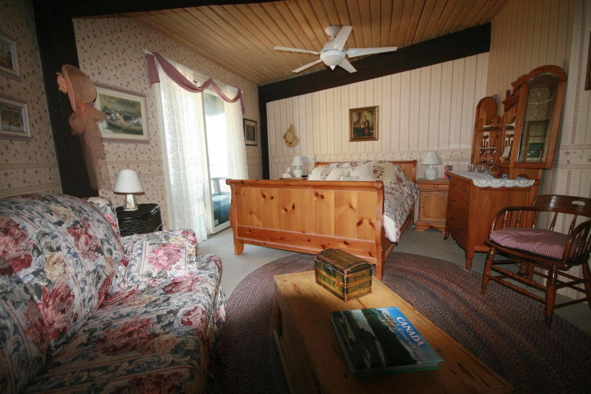 Stouffermill Bed & Breakfast Algonquin Highlands Екстериор снимка