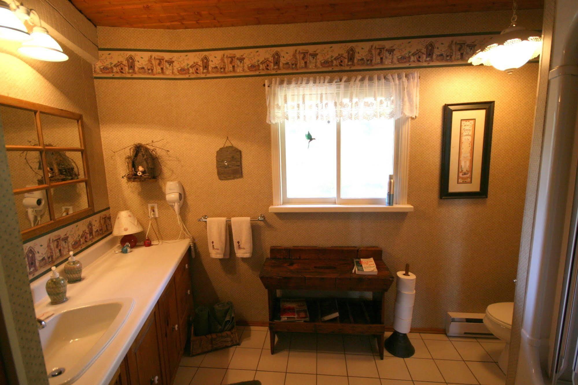 Stouffermill Bed & Breakfast Algonquin Highlands Екстериор снимка