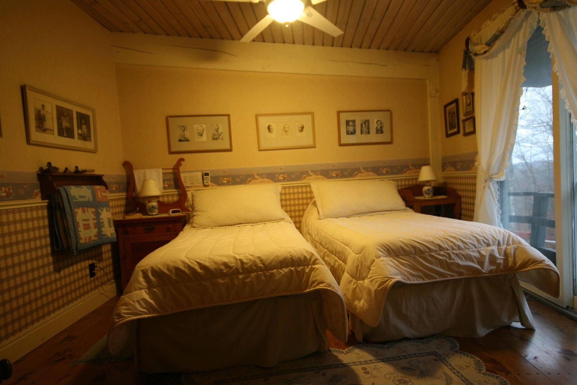 Stouffermill Bed & Breakfast Algonquin Highlands Екстериор снимка