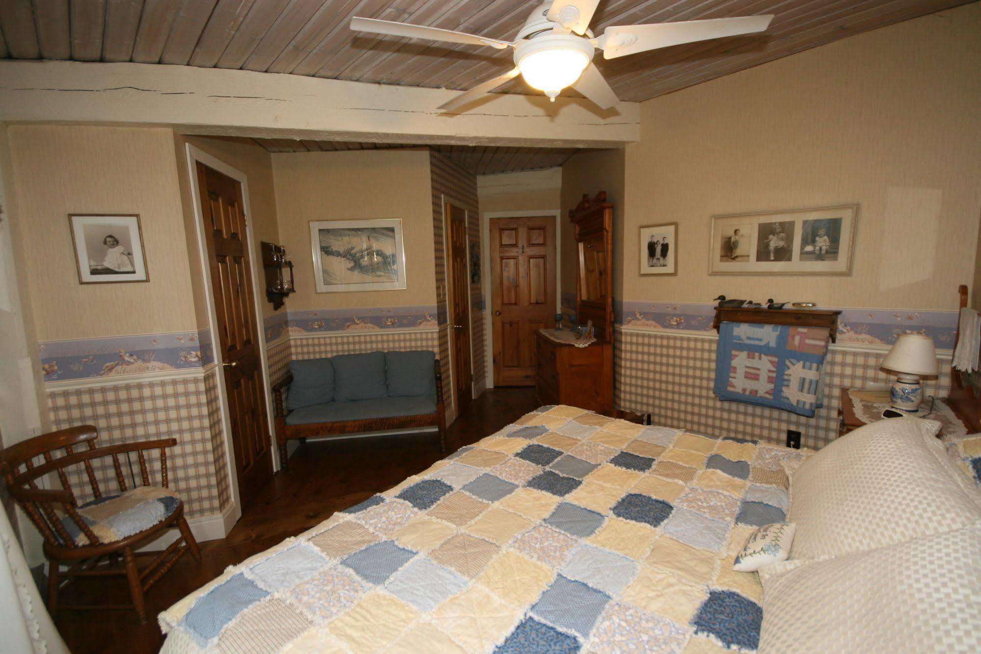 Stouffermill Bed & Breakfast Algonquin Highlands Екстериор снимка