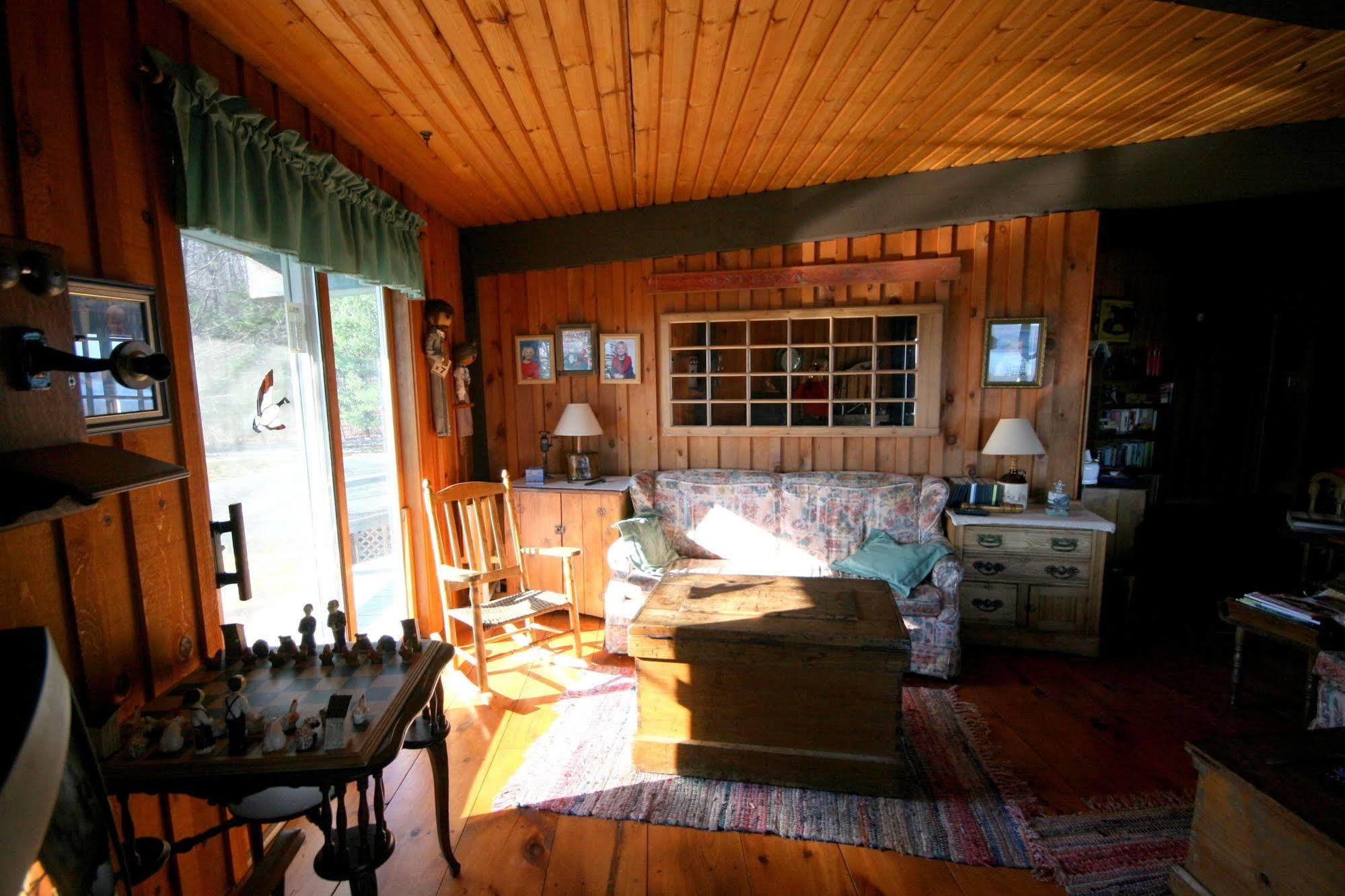 Stouffermill Bed & Breakfast Algonquin Highlands Екстериор снимка