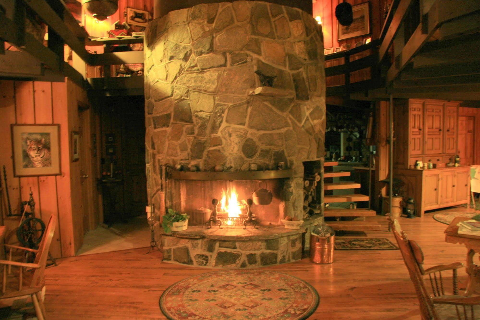 Stouffermill Bed & Breakfast Algonquin Highlands Екстериор снимка