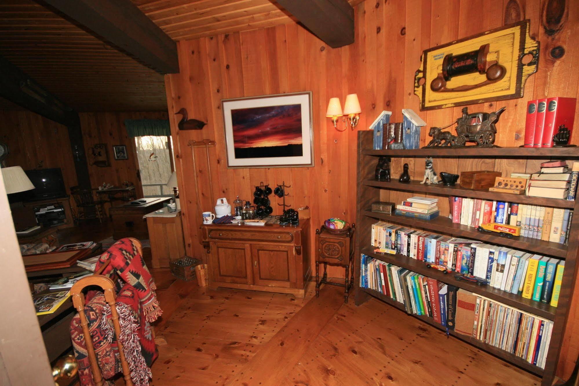 Stouffermill Bed & Breakfast Algonquin Highlands Екстериор снимка
