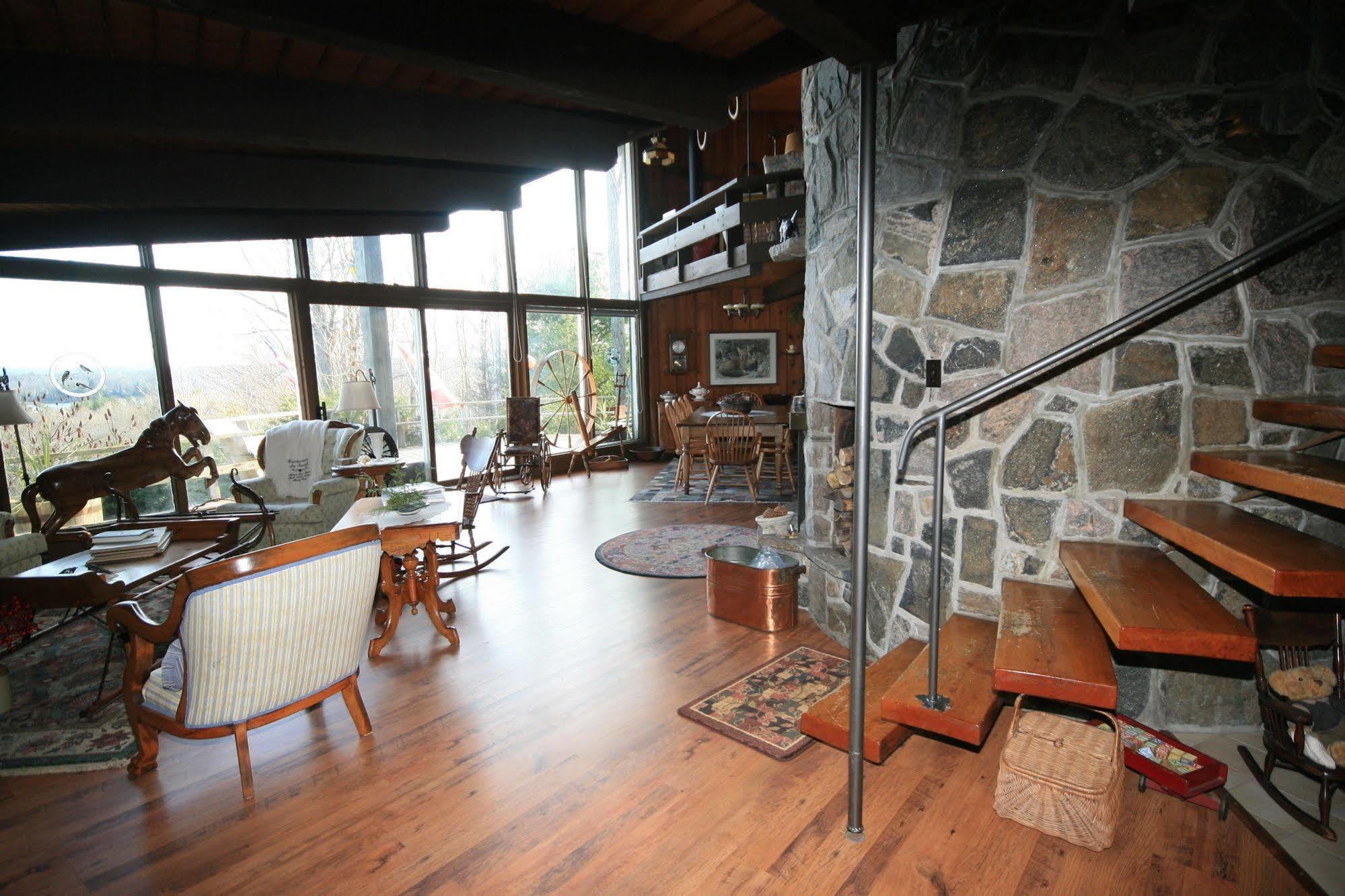 Stouffermill Bed & Breakfast Algonquin Highlands Екстериор снимка